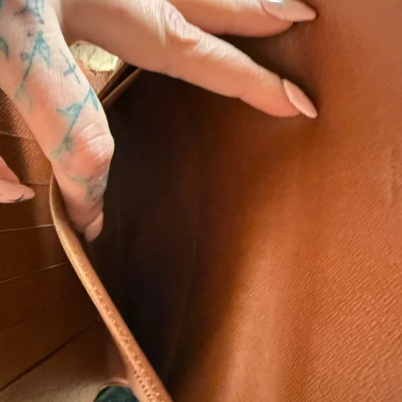 Louis Vuitton Signature Large Wallet - Picture 10 of 10